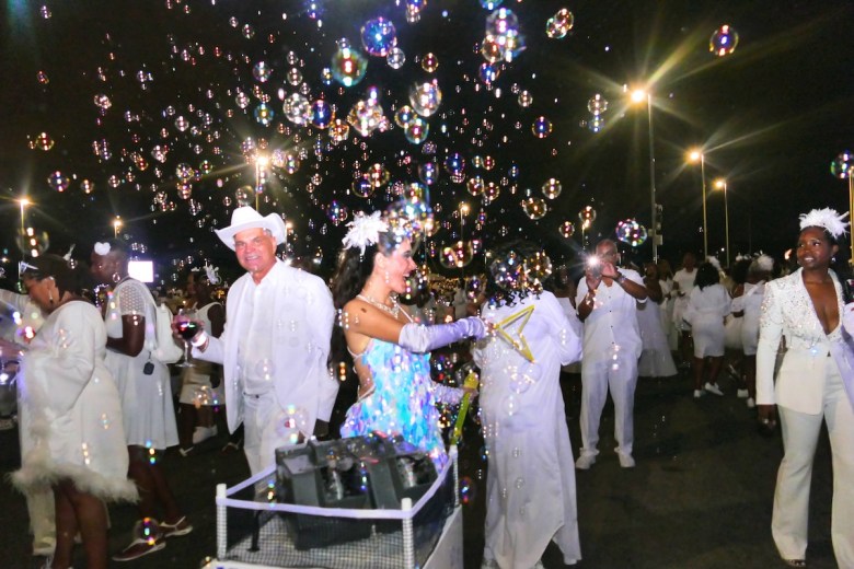 Bubbles adding to the whimsy of Le Diner En Blanc-Washington at RFK Stadium on Saturday, Sept. 21. (Shevry Lassiter/The Washington Informer)
